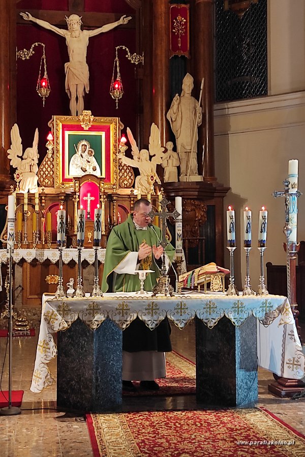 07 Eucharystia w Sanktuarium Matki Boskiej Pocieszenia.jpg